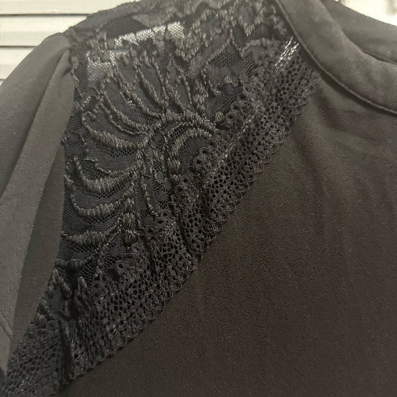 Torrid blouse size 3 - Picture 2 of 4